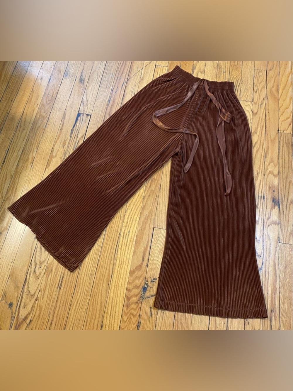 Flowy, pleated pants- gorgeous!